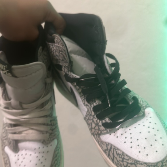 10.5 air Jordan’s no box needs a little cleaning but there in good shape - Picture 10 of 11